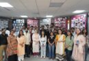 “दृश्य से संवेदना तक” प्रदर्शनी में उभरी युवा फोटोग्राफर्स की रचनात्मक दृष्टि, एक तस्वीर में दिखीं वास्तुकला, संस्कृति और मानवीय भावनाओं की गहराई