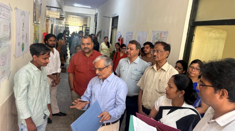 रुहेलखण्ड विश्वविद्यालय के क्षेत्रीय अर्थशास्त्र विभाग में पोस्टर प्रतियोगिता का आयोजन