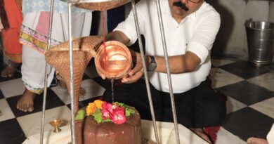 सोमनाथ स्वाभिमान पर्व के अवसर पर जिलाधिकारी ने तुलसी मठ में किया पूजन-अर्चन