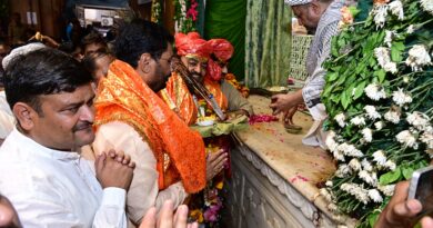 उप मुख्यमंत्री श्री केशव प्रसाद मौर्य में ने मथुरा में ठाकुर बांके बिहारी महाराज के दर्शन कर प्रदेश की खुशहाली की कामना की