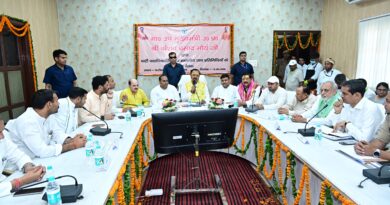 जनपदीय अधिकारियों के साथ विकास कार्यों कि समीक्षा की,उप मुख्यमंत्री, श्री केशव प्रसाद मौर्य