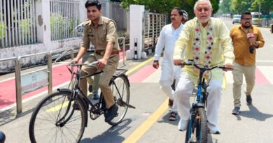 मंत्री श्री सुरेश कुमार खन्ना साइकिल चलाकर पहुंचे विधानसभा कार्यालय  सप्ताह में एक दिन साइकिल से कार्यालय आने-जाने का लिया संकल्प