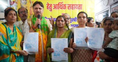 निराश्रित एवं जरूरतमंद परिवारों का सहारा बने विधायक डॉ. राजेश्वर सिंह, विभिन्न पीड़ित परिवारों को ₹1-1 लाख की आर्थिक सहायता प्रदान