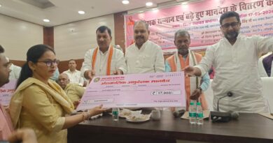 गोण्डा में अनुदेशकों को मिला सम्मान, बढ़े हुए मानदेय के डेमो चेक वितरित कर बढ़ाया गया उत्साह