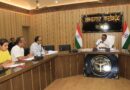 जिलाधिकारी ने लोक निर्माण विभाग एवं सड़क निर्माण से सम्बंधित अन्य विभाग तथा सेतु निगम के अधीन चल रही महत्वपूर्ण परियोजनाओं की करी समीक्षा