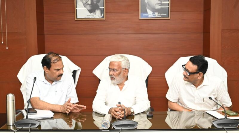 जल शक्ति मंत्री ने   बाढ़ सुरक्षा परियोजनाओं की लाइव मॉनिटरिंग व्यवस्था का लिया जायजा