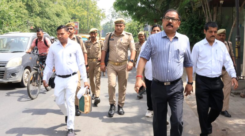 ‘नो व्हीकल डे’ पर जिलाधिकारी पैदल पहुंचे कलेक्ट्रेट : ईंधन बचत और फिटनेस का जिलाधिकारी ने दिया संदेश