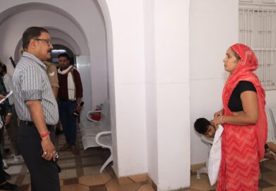 जनसुनवाई में जिलाधिकारी की संवेदनशील पहल, किडनी पीड़ित बच्चे को दिलाया तत्काल उपचार।आयुष्मान कार्ड न होने पर जिलाधिकारी ने बढ़ाया मदद का हाथ
