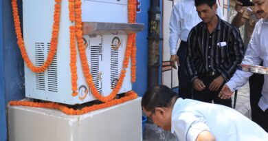 जिलाधिकारी ने पेश की मानवता और समाजिक उत्तरदायित्व की मिसाल: भीषण गर्मी के दृष्टिगत जिलाधिकारी ने अपने आवास के बाहर लगवाया वाटर कूलर, आमजन को मिलेगा शुद्ध शीतल जल