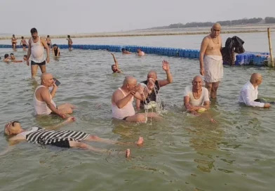 तवे जैसी गर्म सड़कें, 46 डिग्री की तपिश और आग उगलती हवाएं, प्रयागराज में गर्मी से बचाव के लिए संगम बना लोगों का सहारा