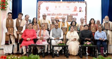 जन भवन, लखनऊ के गांधी सभागार में उत्तर प्रदेश संगीत नाटक अकादमी, लखनऊ द्वारा आयोजित अकादमी सम्मान समारोह