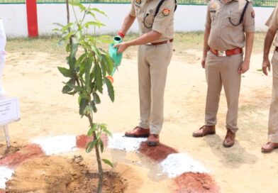 विश्व पर्यावरण दिवस पर गोण्डा पुलिस का हरित संदेश! एसपी विनीत जायसवाल ने किया वृक्षारोपण, ‘एक पेड़ मां के नाम’ अभियान को दिया बढ़ावा