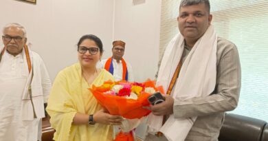 जनपद में सड़क निर्माण एवं अन्य निर्माण कार्यों में संबंधित क्षेत्र के जनप्रतिनिधियों से करायें शिलान्यास एवं लोकार्पण- प्रभारी मंत्री