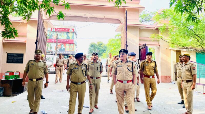 UP Police भर्ती परीक्षा पर कड़ी नजर! डीआईजी अशोक कुमार ने बहराइच के परीक्षा केंद्रों का किया औचक निरीक्षण, दिए सख्त निर्देश