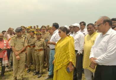 बाढ़ पूर्व तैयारियों को परखने के लिए गोंडा में मॉकड्रिल, एसडीआरएफ ने डूबते व्यक्ति का किया सफल रेस्क्यू