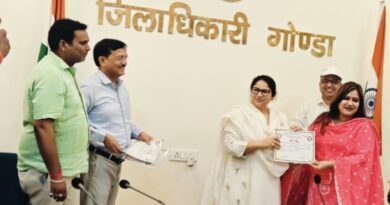 जनगणना कार्य में उत्कृष्ट प्रदर्शन करने वाले प्रगणक, सुपरवाइजर एवं अधिकारियों को जिलाधिकारी ने किया सम्मानित