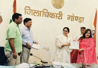 जनगणना कार्य में उत्कृष्ट प्रदर्शन करने वाले प्रगणक, सुपरवाइजर एवं अधिकारियों को जिलाधिकारी ने किया सम्मानित