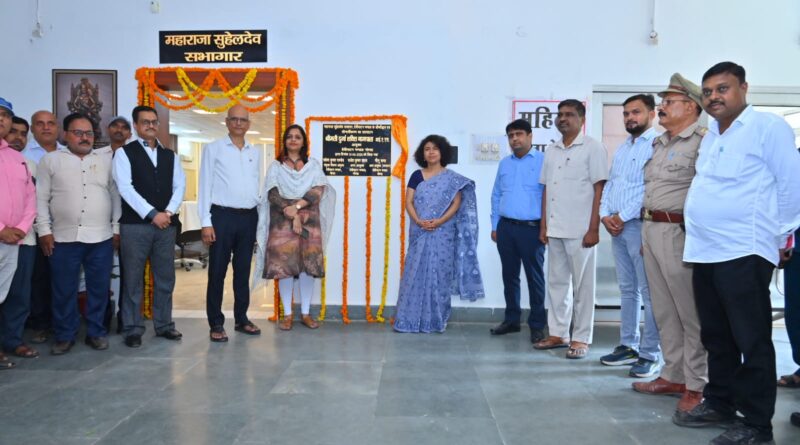 आयुक्त दुर्गा शक्ति नागपाल ने महाराजा सुहेलदेव सभागार का किया उद्घाटन