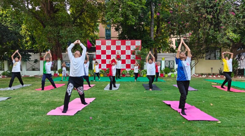 अंतर्राष्ट्रीय योग दिवस   चिल्ड्रन्स अकैडमी कॉलेज, माल एवेन्यू में योग कार्यक्रम का भव्य आयोजन किया गया