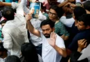 कॉकरोच जनता पार्टी का जंतर-मंतर पर प्रदर्शन जारी, फाउंडर अभिजीत भी मौजूद; शिक्षा मंत्री इस्तीफा दो के लग रहे नारे