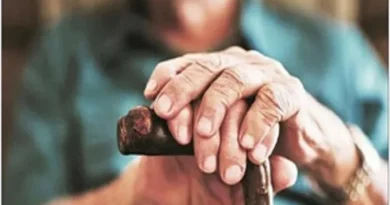 योग से बुढ़ापे में रहेंगे स्वस्थ, आयुष मंत्रालय ने बताए बढ़ती उम्र में योगाभ्यास के फायदे