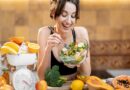Skin Care Tips: जवां और दमकती त्वचा चाहते हैं? डाइट में शामिल करें ये फल, इम्यूनिटी भी होगी मजबूत