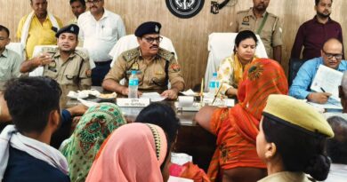 तरबगंज तहसील में संपूर्ण समाधान दिवस में आयुक्त व डीआईजी ने सुनीं जनसमस्याएं  40 से अधिक फरियादियों की शिकायतें सुनकर अधिकारियों को दिए त्वरित निस्तारण के निर्देश