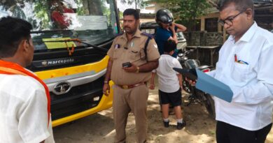 स्कूली वाहनों पर परिवहन विभाग की सख्ती, बिना पंजीकरण व परमिट वाले वाहन को किया गया जब्त