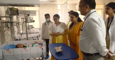 जिलाधिकारी ने मेडिकल कॉलेज जिला अस्पताल में मनाया कन्या जन्मोत्सव, नवजात का रखा ‘अनुग्रहिता’ नाम