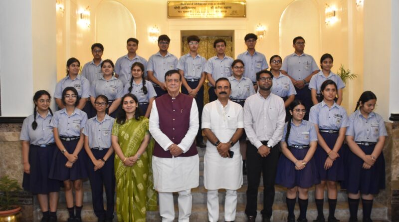 विधानसभा को देखकर बच्चों ने कहा  “अमेजिंग”  नई पीढ़ी को तकनीक और लोकतांत्रिक व्यवस्था के साथ कदमताल करना होगा : सतीश महाना