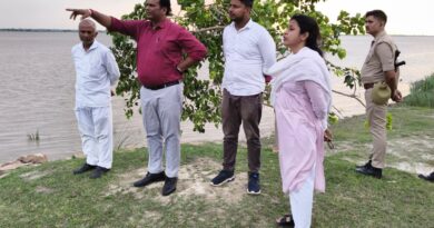 बाढ़ के बढ़ते खतरे के बीच एक्शन में प्रशासन! करनैलगंज के नए एसडीएम ने संभाला मोर्चा, तटीय गांवों में पहुंचकर परखी तैयारियां