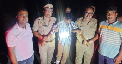 गोण्डा में पुलिस और गौतस्करों के बीच मुठभेड़! पैर में गोली लगने के बाद दबोचा गया शातिर तस्कर, 10 गोवंशीय पशु समेत डीसीएम और कार बरामद