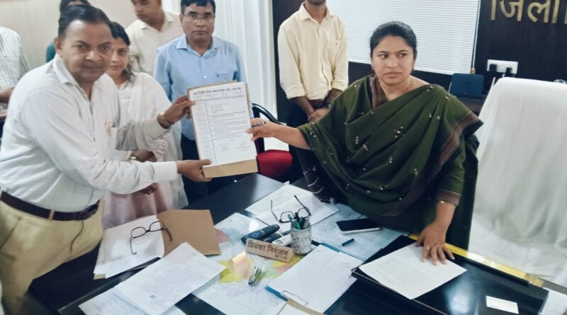 निजी स्कूल शिक्षकों के लिए कैशलेस इलाज की मांग तेज, गोंडा समेत सभी तहसीलों में सौंपा गया ज्ञापन