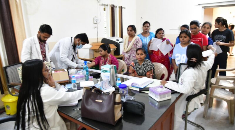 रुहेलखण्ड विश्वविद्यालय के मैत्री छात्रावास एवं स्वास्थ्य केन्द्र में महिला स्वास्थ्य परीक्षण एवं ब्लड पैरामीटर्स टेस्टिंग कैंप का आयोजन