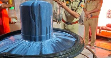 पुलिस अधीक्षक गोण्डा द्वारा श्रावण मास के दृष्टिगत पृथ्वीनाथ मंदिर का निरीक्षण कर सुरक्षा व्यवस्थाओं का लिया जायज़ा, ड्यूटी पर लगे अधिकारी/कर्मचारियों को दिए गए आवश्यक दिशा-निर्देश