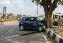 दुर्ग में रफ्तार का कहर! डिवाइडर से टकराकर पेड़ से भिड़ी बेकाबू कार, दो युवकों की मौके पर मौत