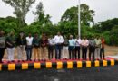 दीक्षांत समारोह से पूर्व विश्वविद्यालय में मियावाकी पद्धति से स्थापित होगा सुगंधित उपवन, पत्रकारों ने रोपे पौधे