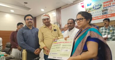गोण्डा में डेयरी कॉन्क्लेव का आयोजन, पशुपालकों को मिले स्वीकृति पत्र और लाखों रुपये के डेमो चेक