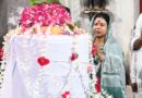 पृथ्वीनाथ महादेवा मंदिर में परिवार संग पहुंचीं मंडलायुक्त दुर्गा शक्ति नागपाल, विकास कार्यों का लिया जायजा