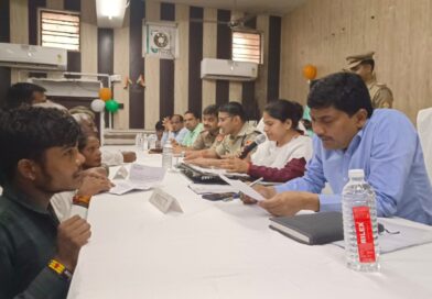 गोण्डा के सम्पूर्ण समाधान दिवस में पहुंचीं डीएम, एसपी और सीडीओ, 74 शिकायतों में 6 का मौके पर निस्तारण