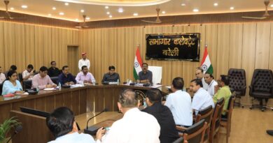 जिलाधिकारी ने जनपद में पर्याप्त मात्रा में चीनी की उपलब्धता एवं चीनी के बढ़ते दामों के सम्बन्ध में की बैठक