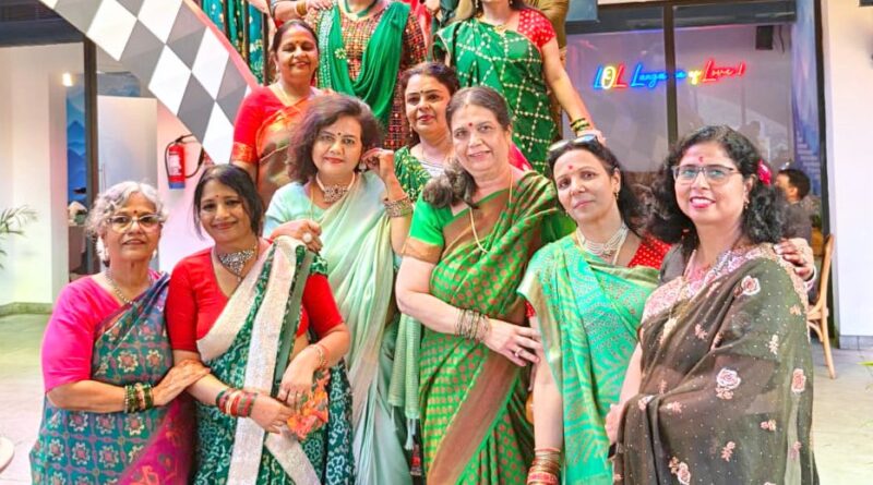 पारंपरिक परिधान सखियों, एक सामाजिक जागरूकता समूह ने गोमतीनगर के केलिडोस्कोप कैफे में “सावन और तीज उत्सव समारोह” कार्यक्रम मनाया।