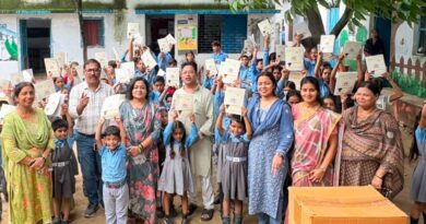 किरण फाउंडेशन ने विद्या मंदिर गर्ल्स स्कूल में किया स्टेशनरी एवं खाद्य सामग्री का वितरण