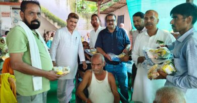 पैगम्बर मोहम्मद (स) के जन्म दिवस पर गोण्डा वृद्धाश्रम पहुंचे मुस्लिम इंटेलेक्चुअल फोरम के सदस्य, बुजुर्गों को बांटे फल, खाद्य सामग्री और कपड़े