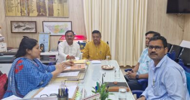 कटरा बाजार क्षेत्र में विद्युत व्यवस्था को सही कराने को लेकर मा० विधायक कटरा बाजार, जिलाधिकारी तथा विद्युत विभाग के अधिकारियों के साथ हुई बैठक