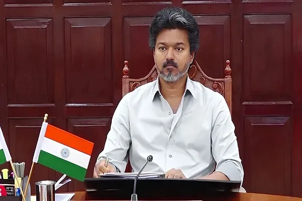 तमिलनाडु में CM विजय के दो बड़े ऐलान, हेल्थ बीमा कवर 5 लाख से बढ़ाकर 25 लाख, दूध खरीद मूल्य में भी 3 रुपए प्रति लीटर की बढ़ोतरी