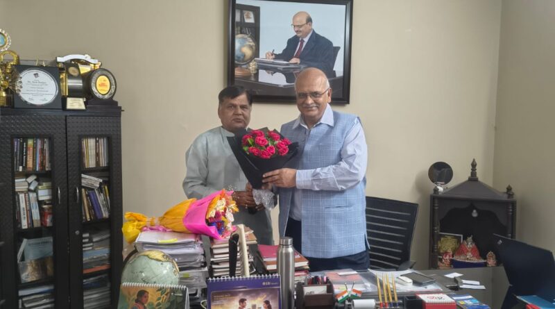 आलोक रंजन को सपा का राज्यसभा प्रत्याशी बनाए जाने पर विजय कुमार लाल ने दी मुबारकबाद, कार्यालय पहुंचकर की स्नेहशील भेंट