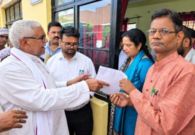 प्राकृतिक आपदा से पीड़ितों को राहत देने को लेकर सपा ने दिया मांग पत्र