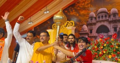 बंगाल में धीरेंद्र शास्त्री का बड़ा बयान, बोले- ‘ये अकबर का नहीं रघुवर का देश’; धर्मांतरण पर जल्द ‘घर वापसी’ का दावा