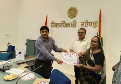अंतर्राष्ट्रीय वरिष्ठ नागरिक दिवस पर सम्मानित हुए बुजुर्ग, सीडीओ ने प्रशस्ति पत्र और अंग वस्त्र भेंट कर बढ़ाया सम्मान